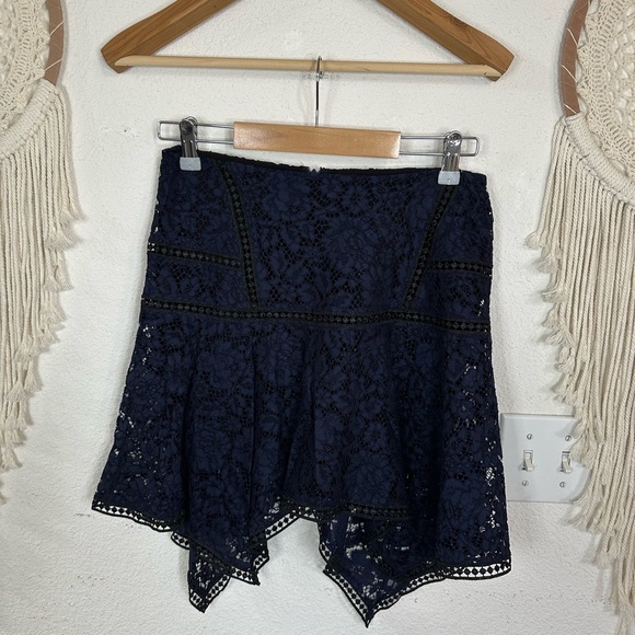 Veronica Beard Elegant Navy Lace Skirt handkerchief hem size 0 - Picture 1 of 8